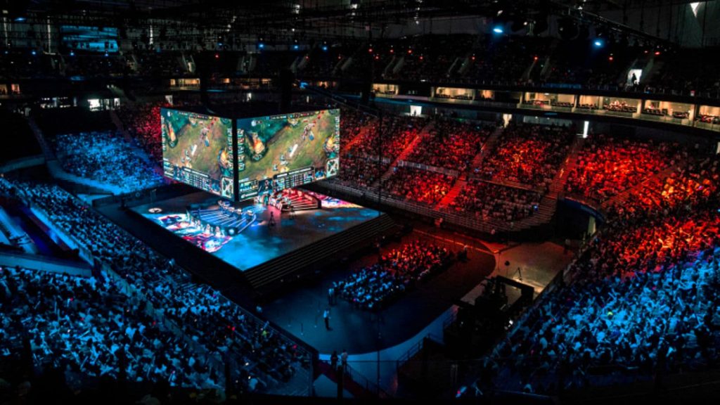 Is League a dying game? Most people think that League of Legends is a dying game, but numbers are telling a different story. eSports scene is growing and so is League