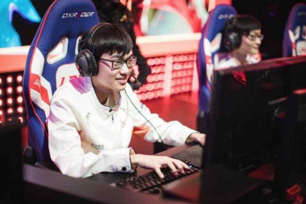 TES Knight – Strongest Laning Best League of Legends Player of All Time (2022 Ranks)